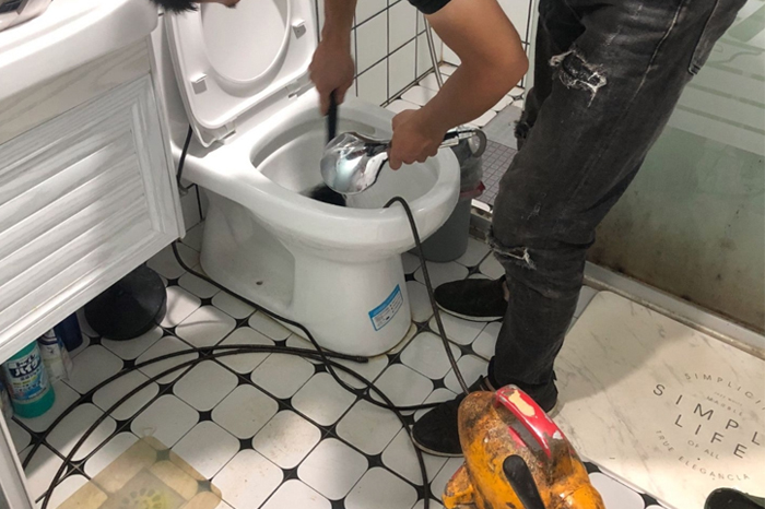 万江街道疏通下水道