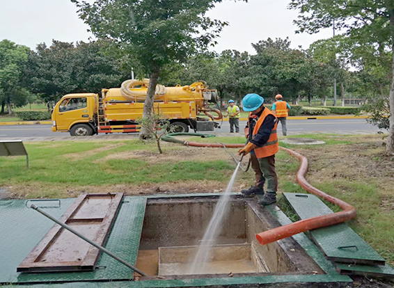 万江街道化油池清理